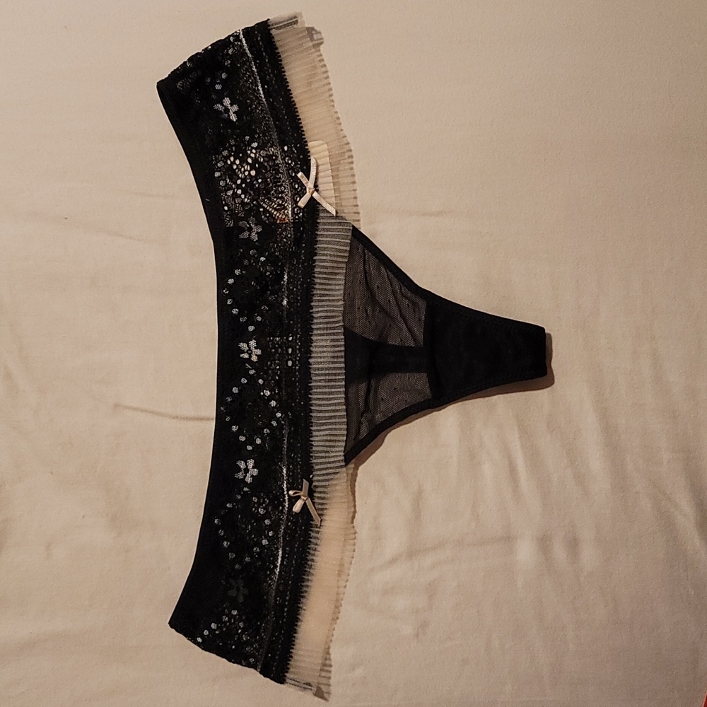 b.tempt'd lace thong - NWT
